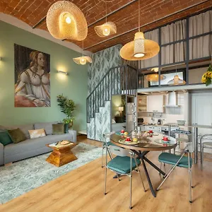 Via Cimabue 8b - Charming - Metropolitan Loft In - 20 Minute Walk To Center - Excellent Base For Exploring - Less Than 5 Minute Walk To The Supermarket - Amazing Bakery On The Corner Firenze